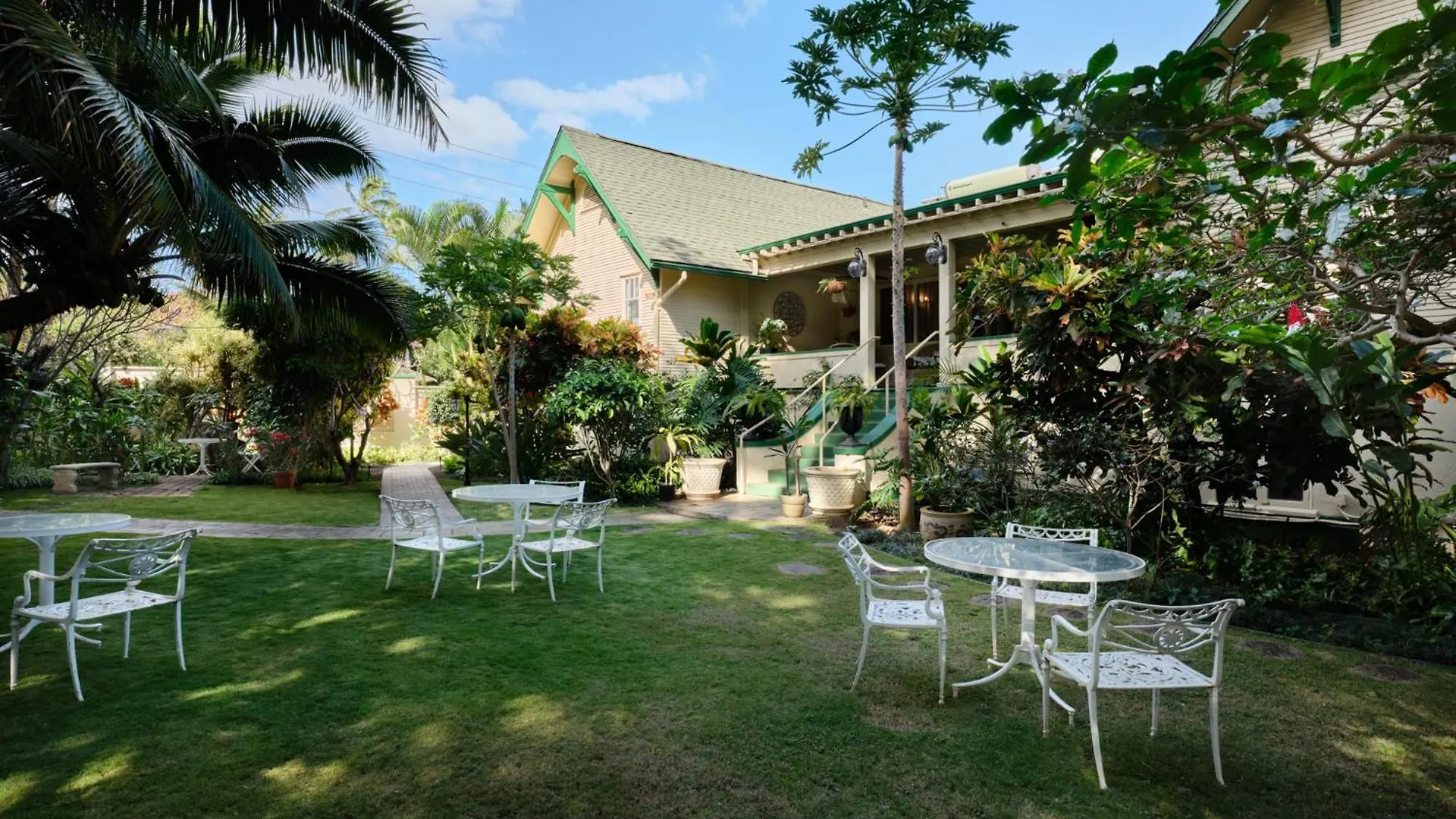 The Historic Wailuku Inn Maui Guest house